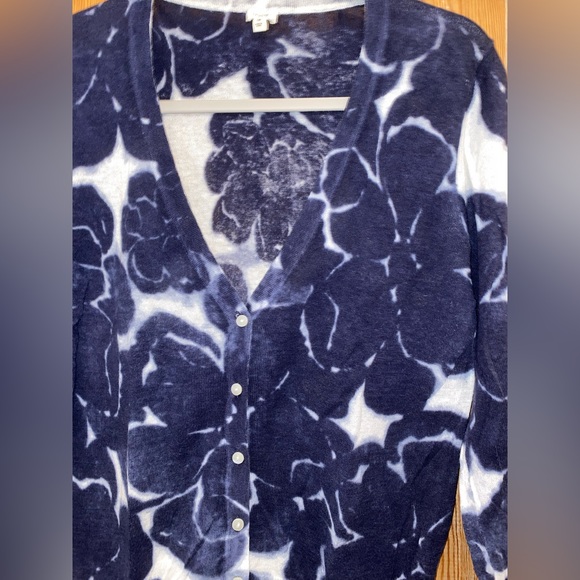 ** SOLD ** J.Crew Navy flower cardigan, size M - Picture 2 of 6